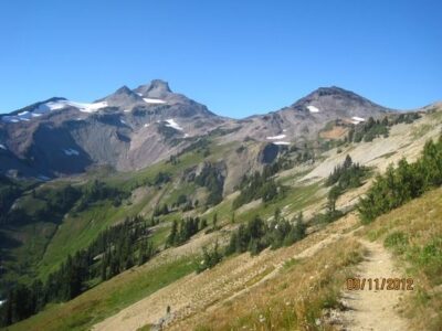 5 Hiking Essentials Image